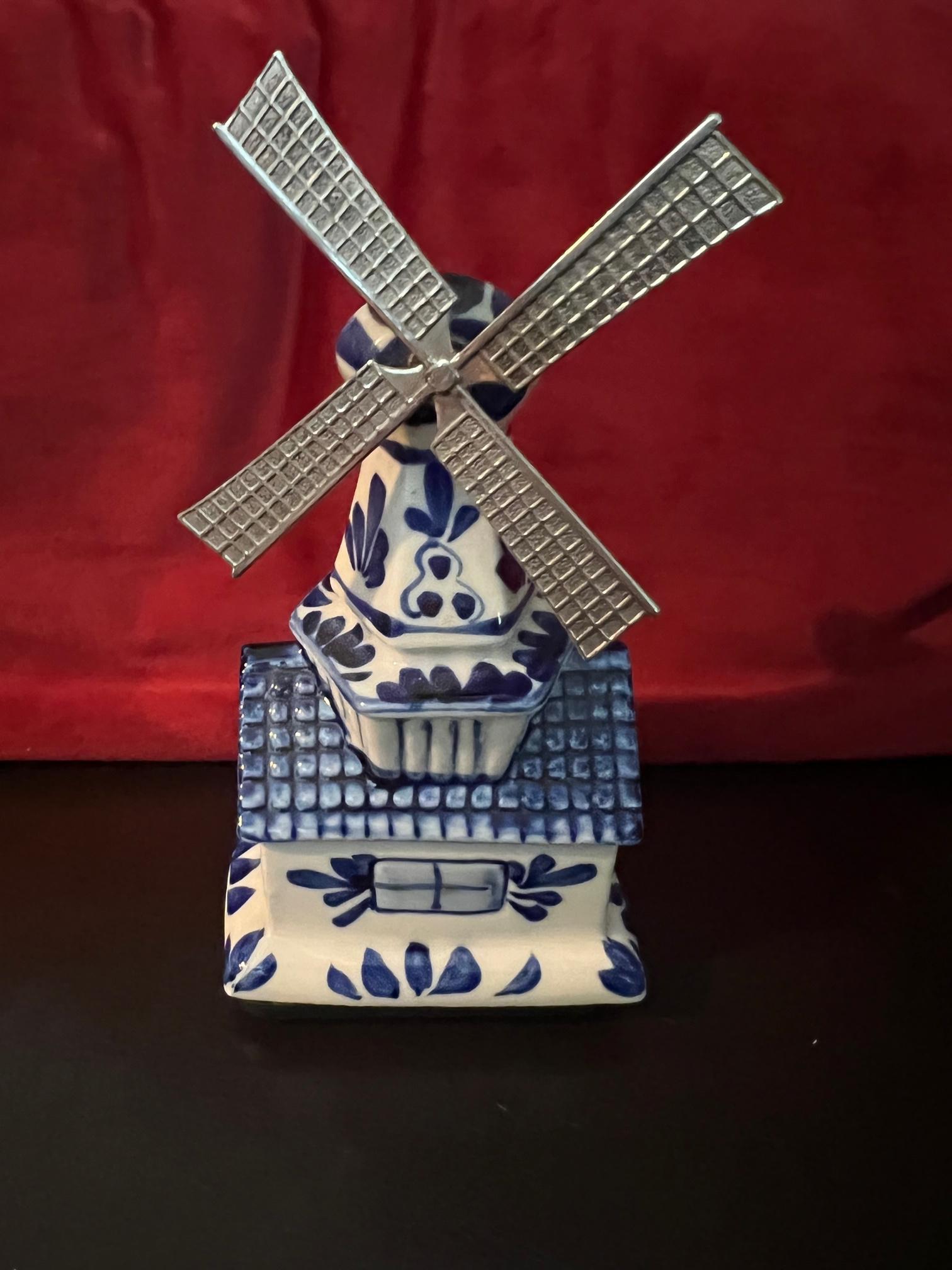 Elesva Blue and White Porcelain Music Box - made in Holland