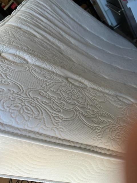 Queen mattress - good quality and in great condition